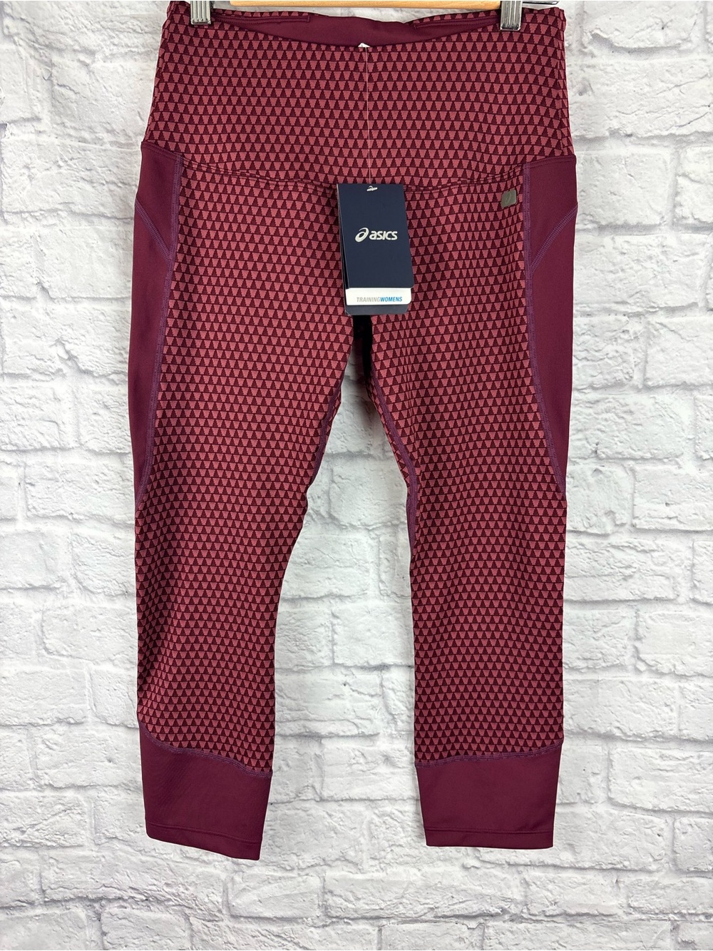 NWT ASICS Burgundy Geometric Capri Leggings | Size Medium - Picture 3 of 14